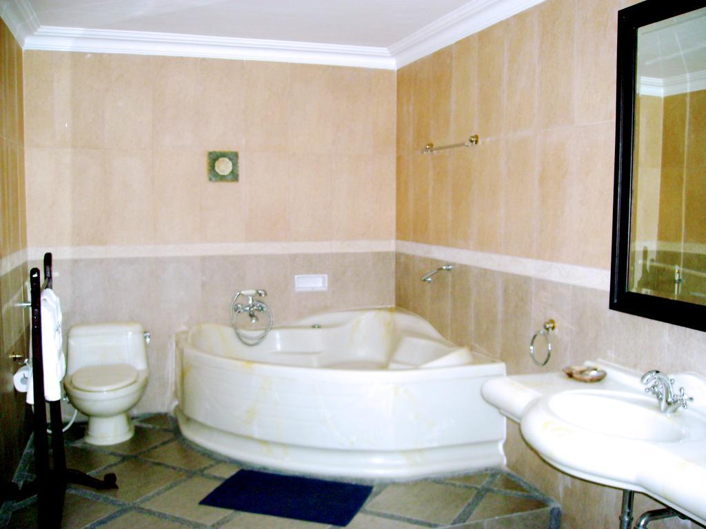Swaloh Resort & Spa Kalangbret Bilik gambar