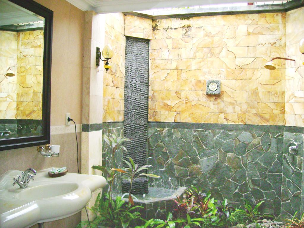 Swaloh Resort & Spa Kalangbret Luaran gambar